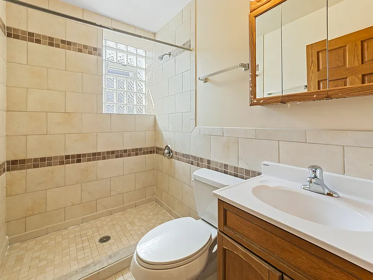 1435 E 53rd St #2W — Photo 9
