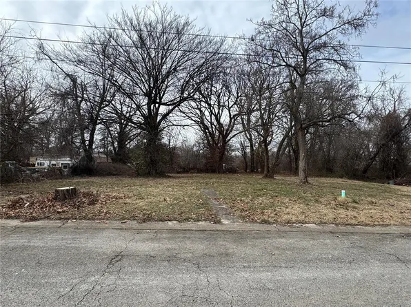 663 N King St, Lebanon, MO 65536