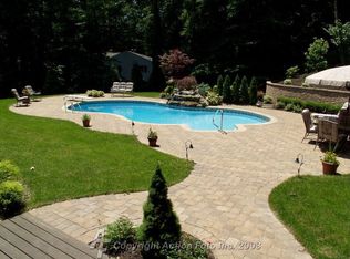 13 W Parkway Pl, Holmdel, NJ 07733