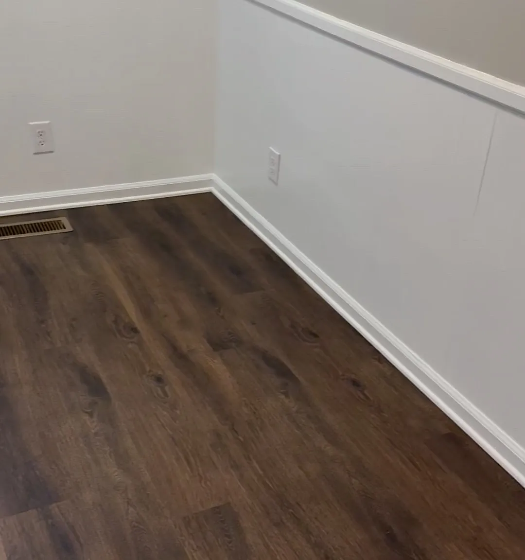 453 Hutchinson Ave — Photo 2