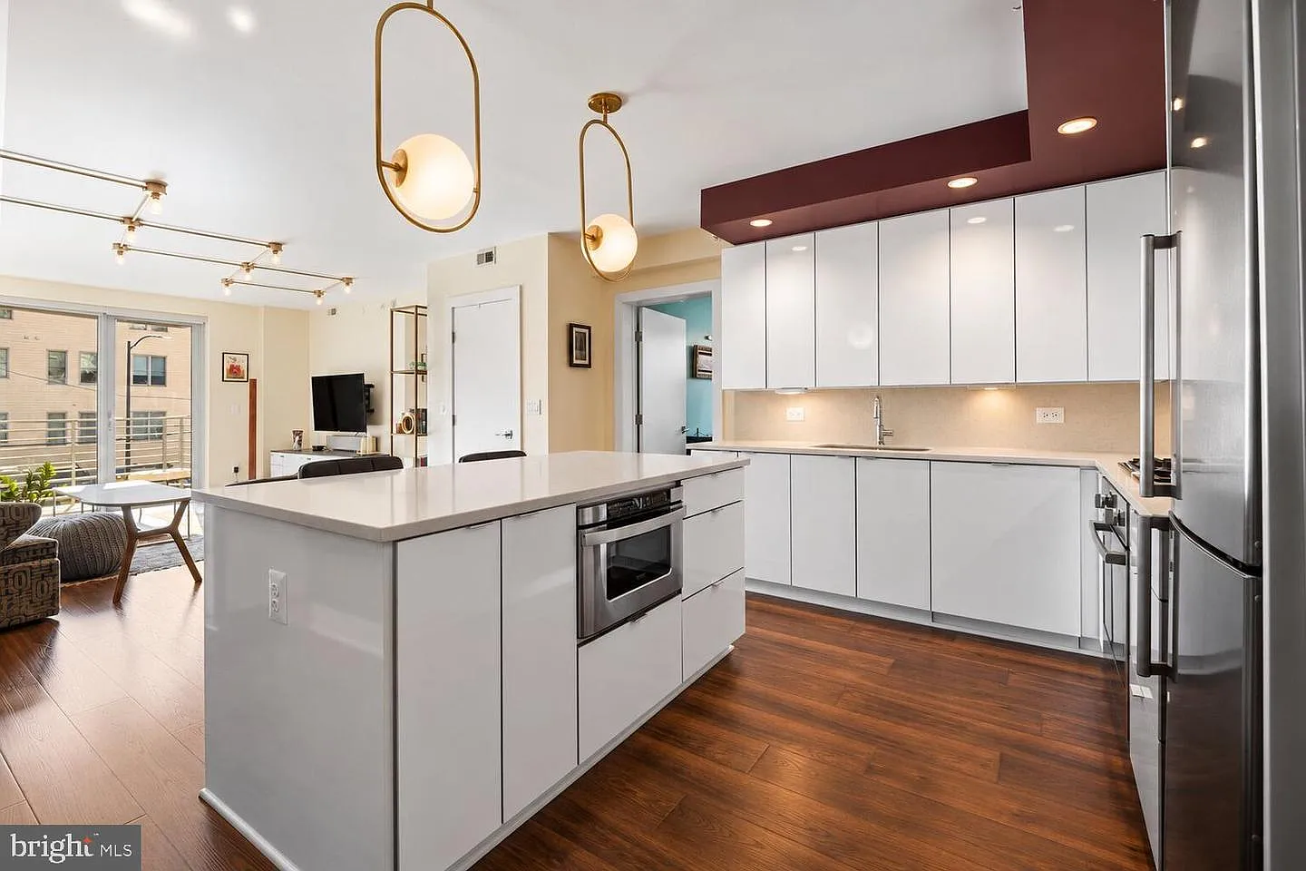 2 bed, 1000 sqft, $4,250 — Photo 2