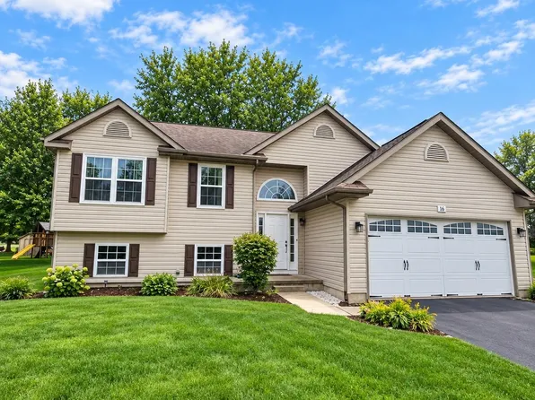 16 King Henry Rd SE, Poplar Grove, IL 61065
