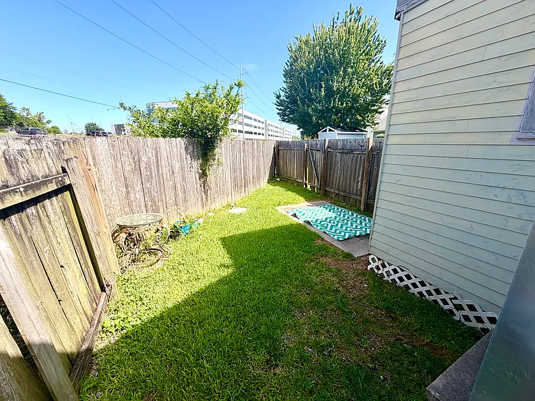 142 Millaudon St #142 — Photo 11