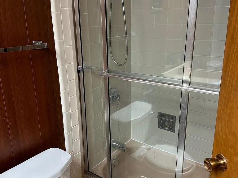 505 E Henry Clay St #204 — Photo 17