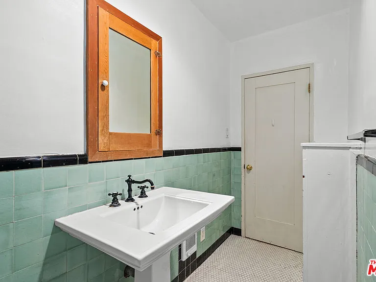 2569 Patricia Ave — Photo 27
