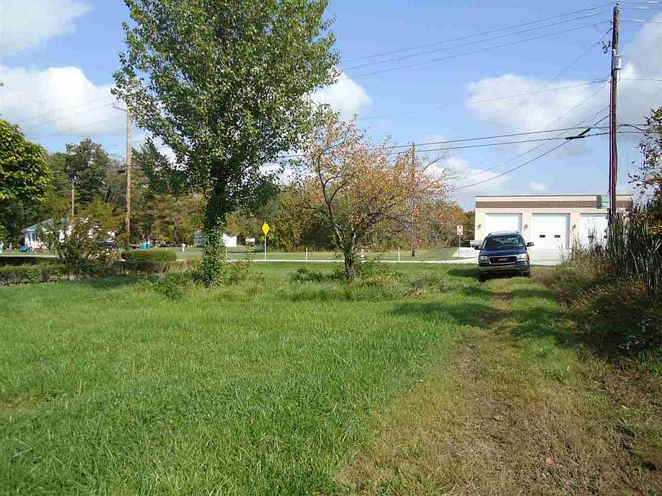2nd image of 2056 Spring Rd
