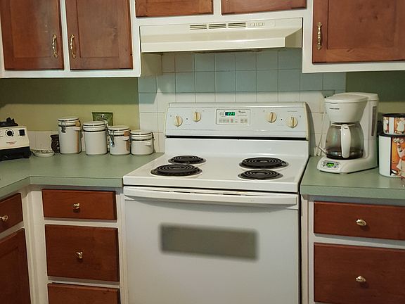 4th image of 394 Dorsey Cir