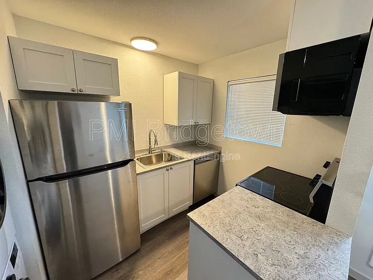 4800 SE Boardman Ave #6 — Photo 4