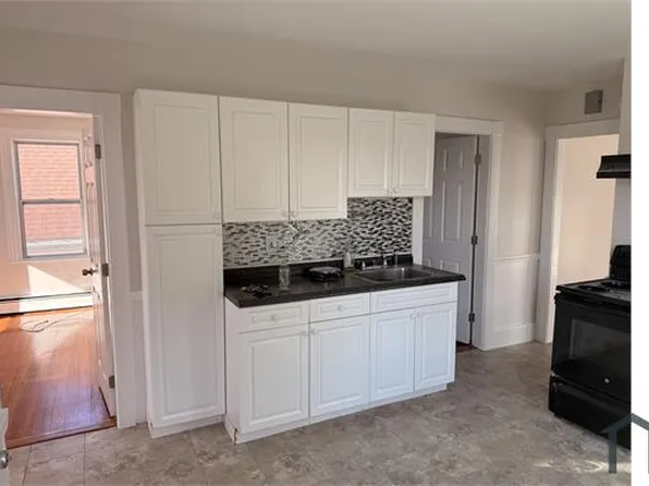 4 Berry St #3, Peabody, MA 01960