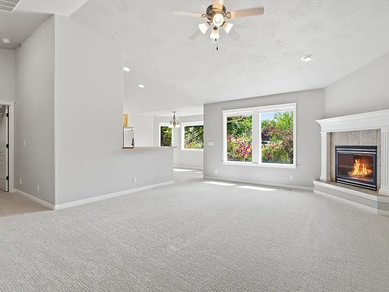 782 S Hydra Ave — Photo 10
