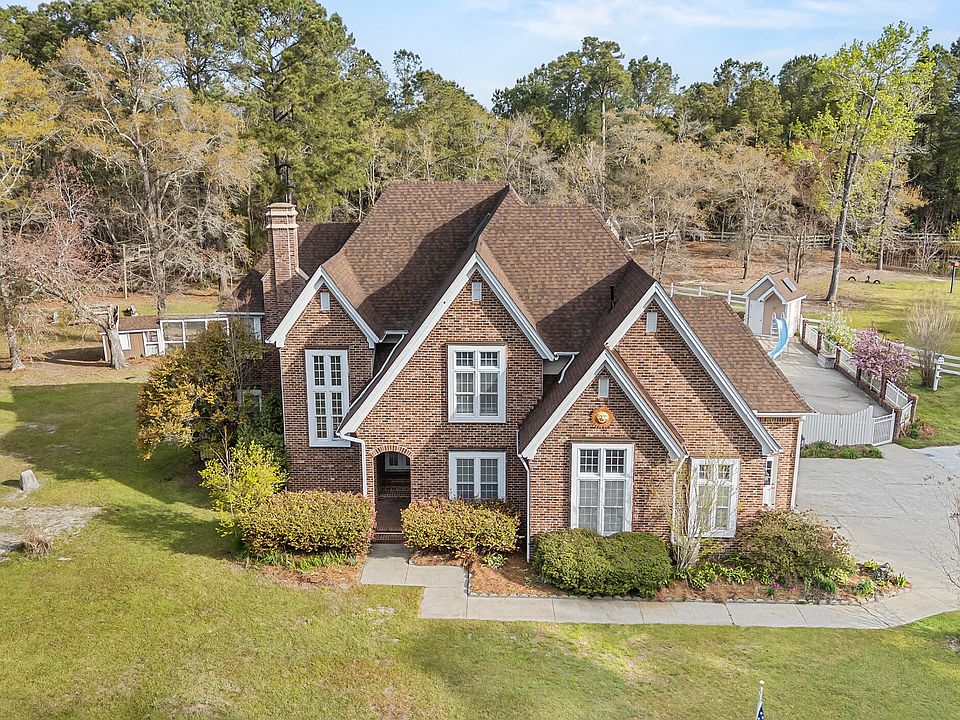 1st image of 450 Berry Lane SW