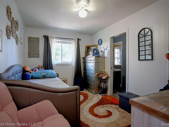 5th image of 29395 Spoon Ave