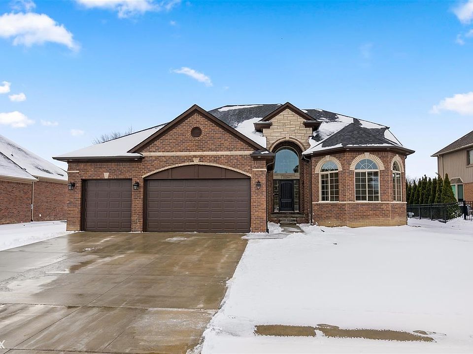 1st image of 22254 Woodlake Dr