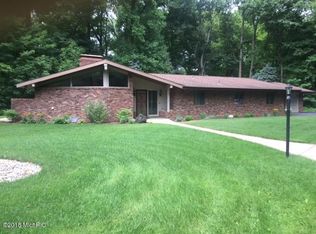 985 Sierra Dr, Benton Harbor, MI 49022