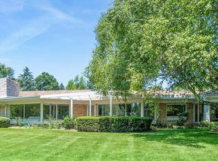 2520 W Dean Ct, River Hills, WI 53217