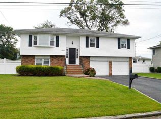 12 Maddox Ave, Islip, NY 11751