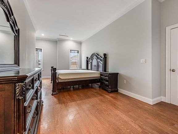 4th image of 653-659 E 2nd St APT 102