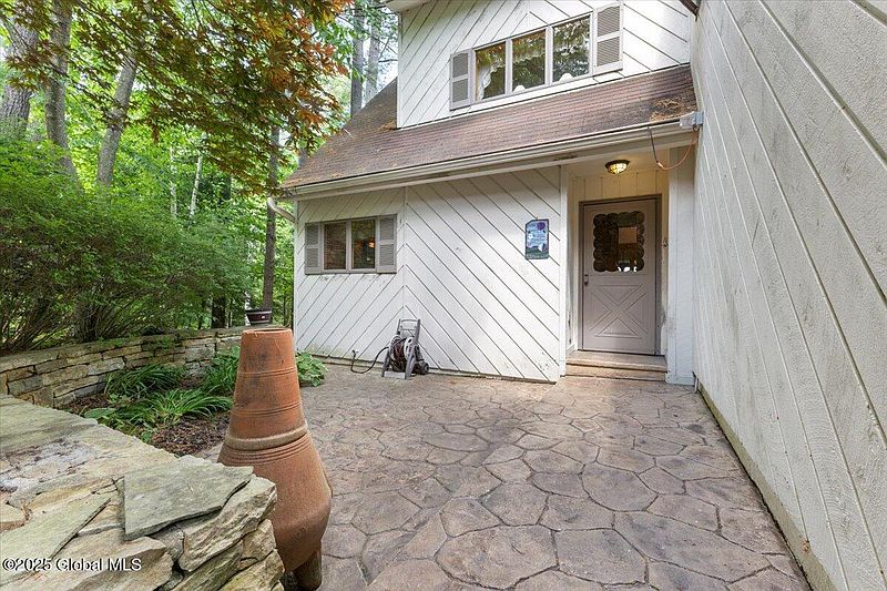 4th image of 29 Woodland Ridge Road