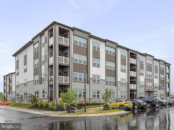 3rd image of 140 McCormick Cir #302