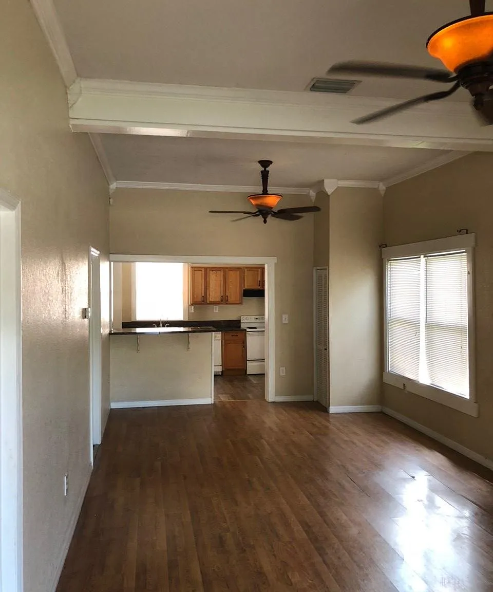 2 bed, 936 sqft, $1,650 — Photo 2