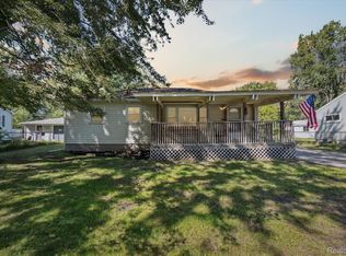 21832 Fenster St, Belleville, MI 48111