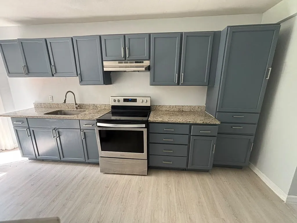 4 bed, 1208 sqft, $2,100 — Photo 2