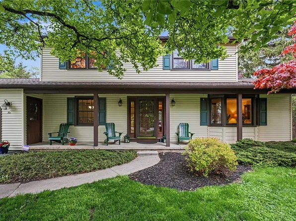 10 High Point Dr, Spencerport, NY 14559