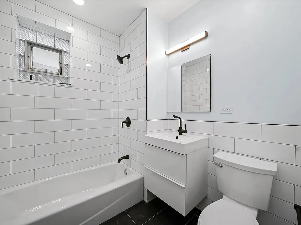 2642 N Sacramento Ave #2