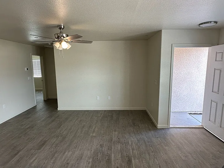 2431 Oakmont Cir — Photo 9