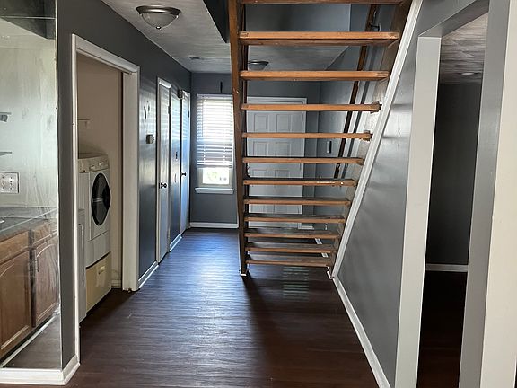 3rd image of 603 Windsor Lake Pl