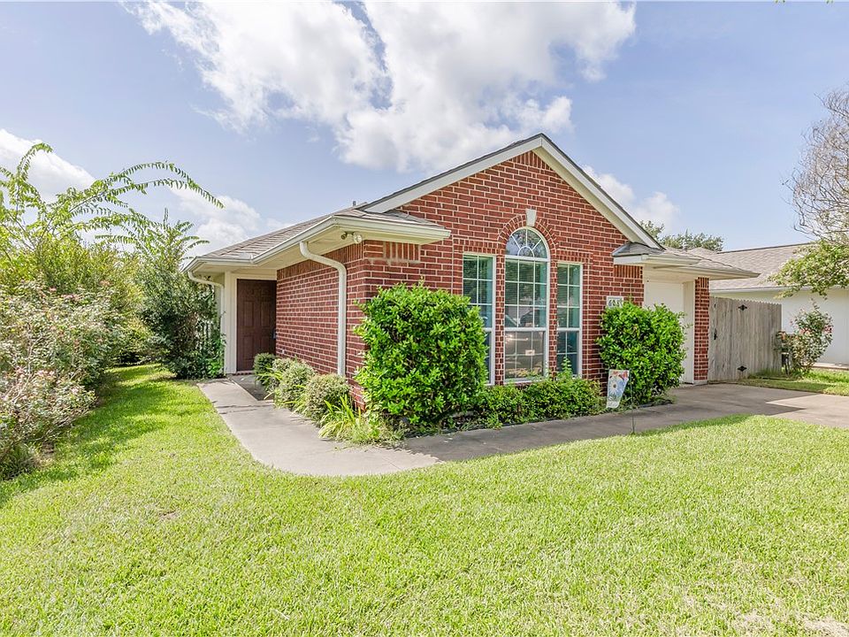 1st image of 608 Plano Dr