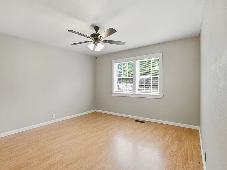 1318-1320 S Summit St — Photo 14