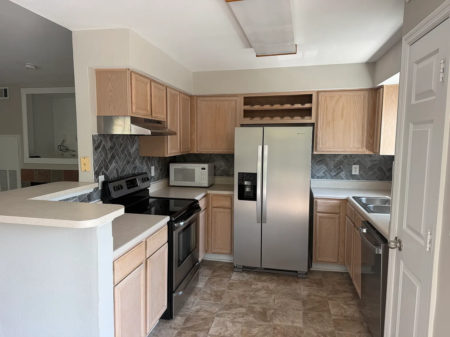 2 bed, 948 sqft, $2,300 — Photo 4