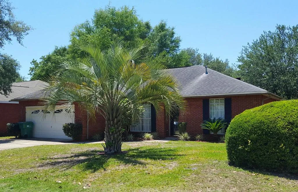 1592 Parkwood Ct — Photo 1