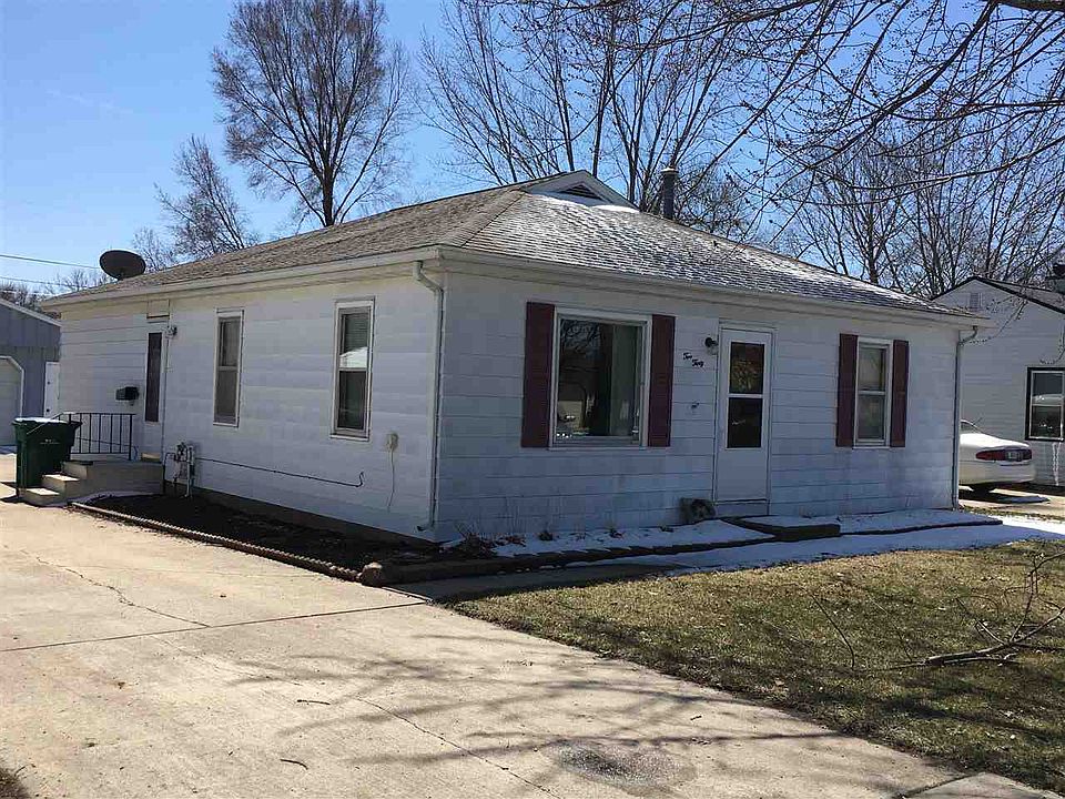 1st image of 230 E Gilbert Dr