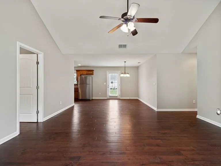 257 Williamsburg Cir — Photo 33