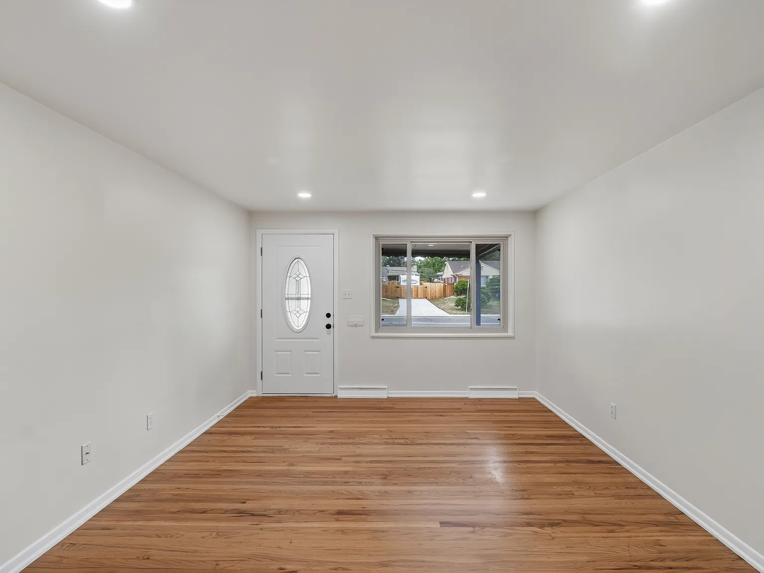 4 bed, 1.5 bath, 2256 sqft, $2,600 — Photo 4