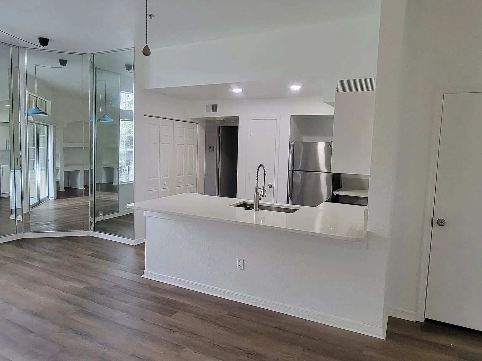 7240 Westpointe Blvd — Photo 2