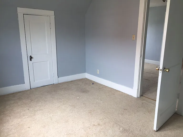 211 W Pierce St — Photo 5