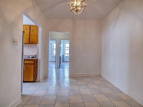 4th image of 1318 Croes Ave Floor 2