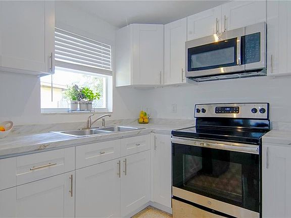 2nd image of 618 Newton Ave S