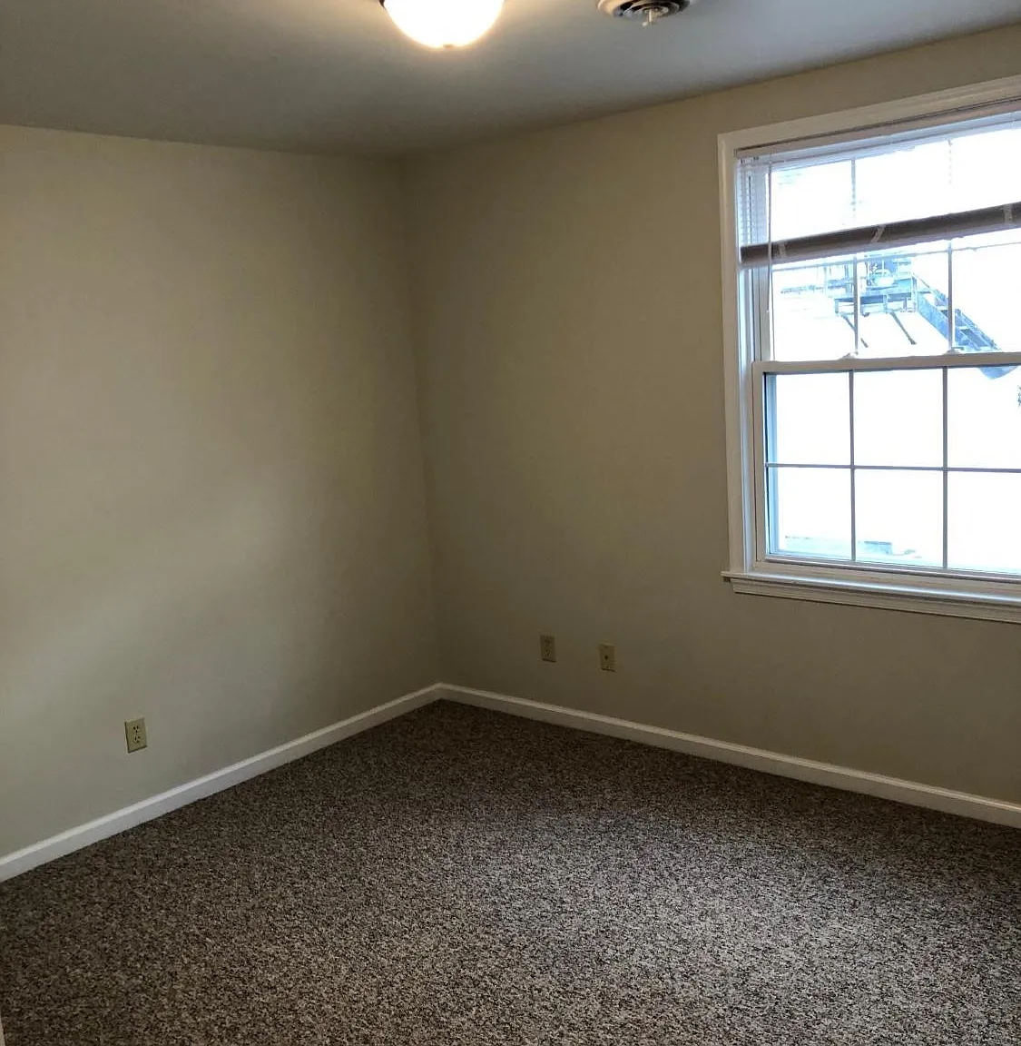 185 S Coldbrook Ave — Photo 2