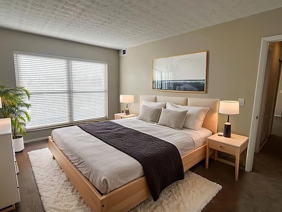 3rd image of 2905 Linwood Ave #16