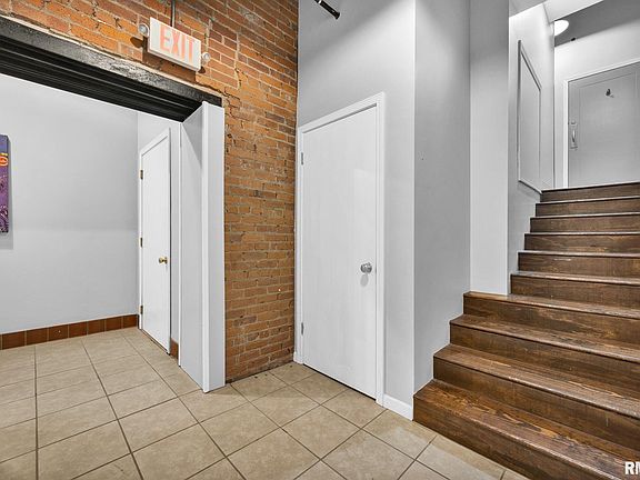5th image of 736 SW Washington St #2E