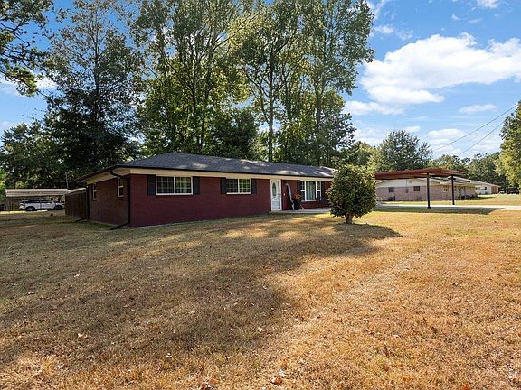 3rd image of 901 Mockingbird Ln