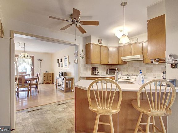 5th image of 2890 Sunset Dr