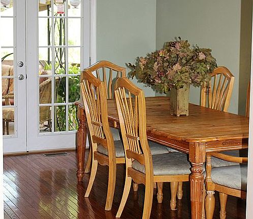 Eat-in Kitchen
