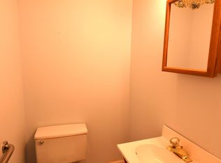 15 Gayfeather Ln, Glastonbury, CT 06033