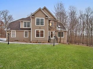 121 Spruce Run Dr, Dingmans Ferry, PA 18328
