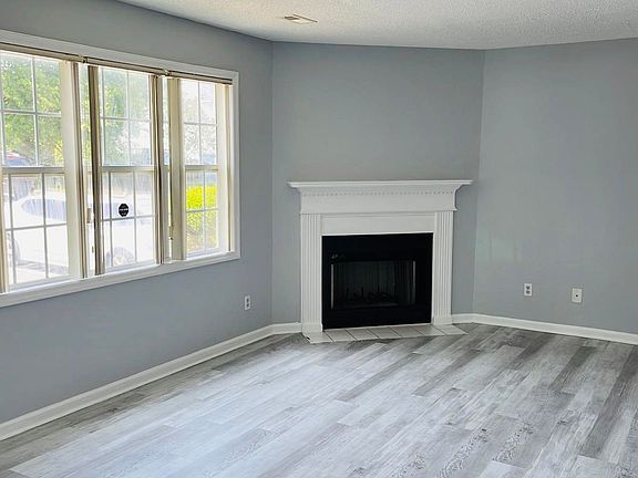 4th image of 3920 Sterling Pointe Dr Unit Ww2